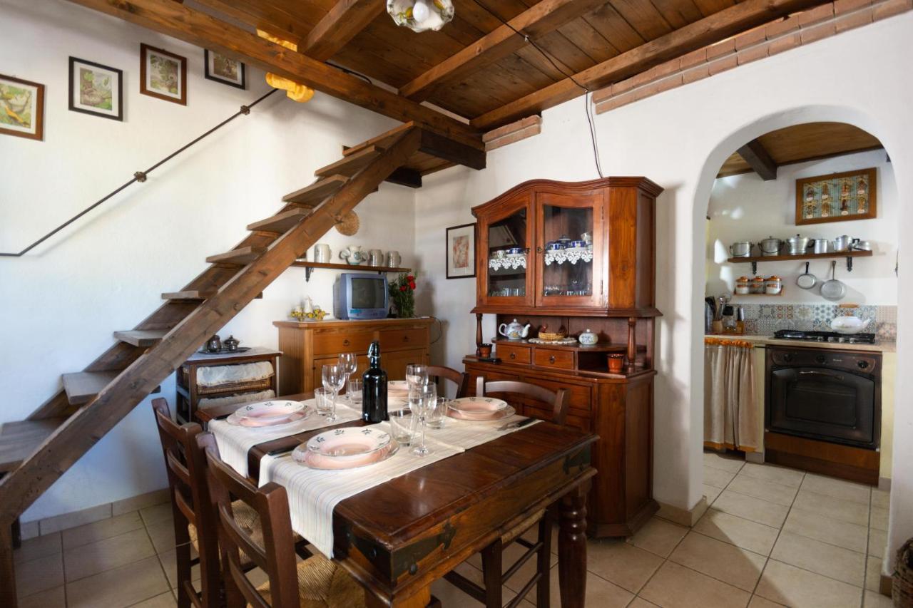 Villa Ferulas Oliena Dış mekan fotoğraf