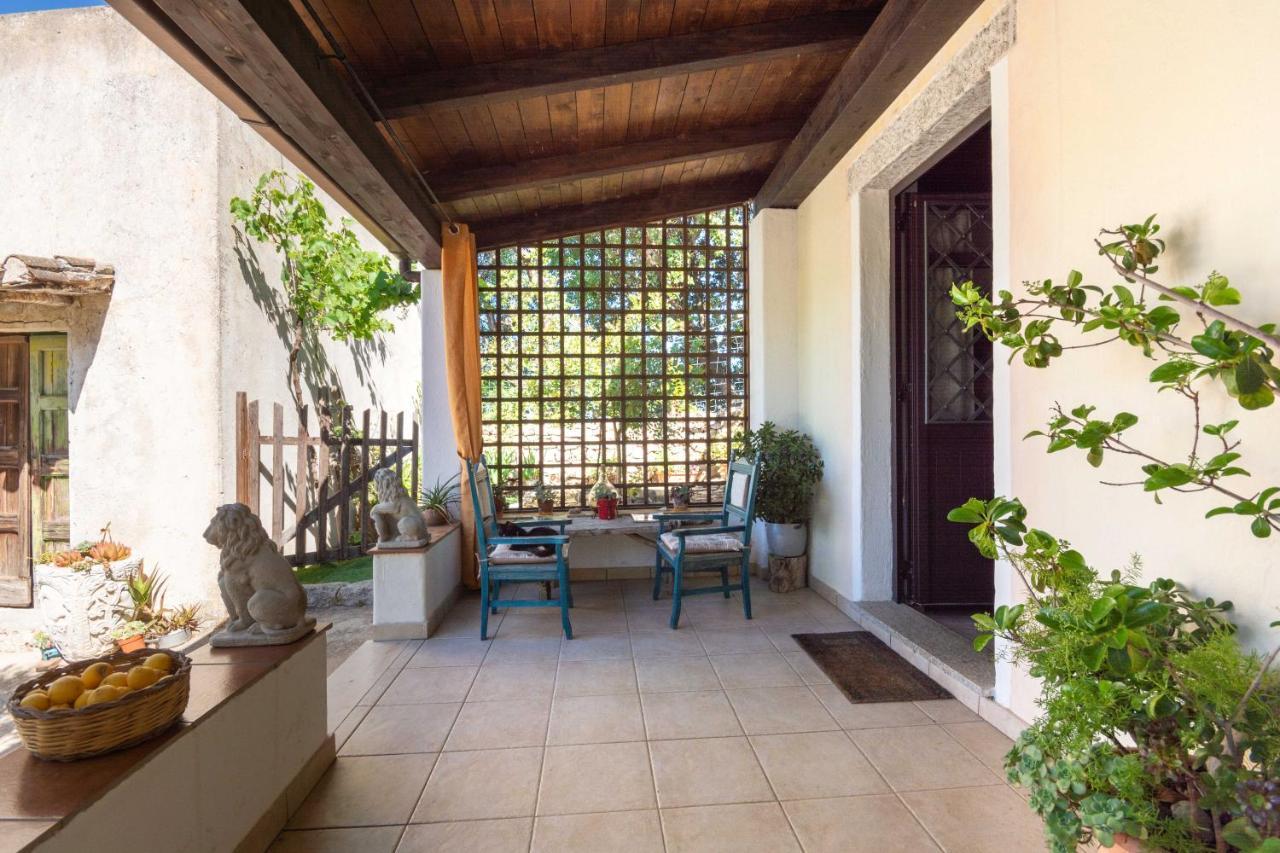 Villa Ferulas Oliena Dış mekan fotoğraf